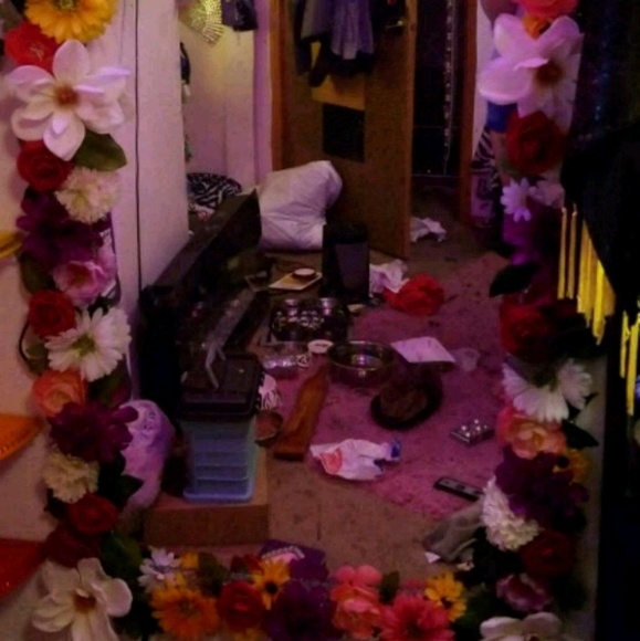 Flower Mirror - Picture 2 of 2